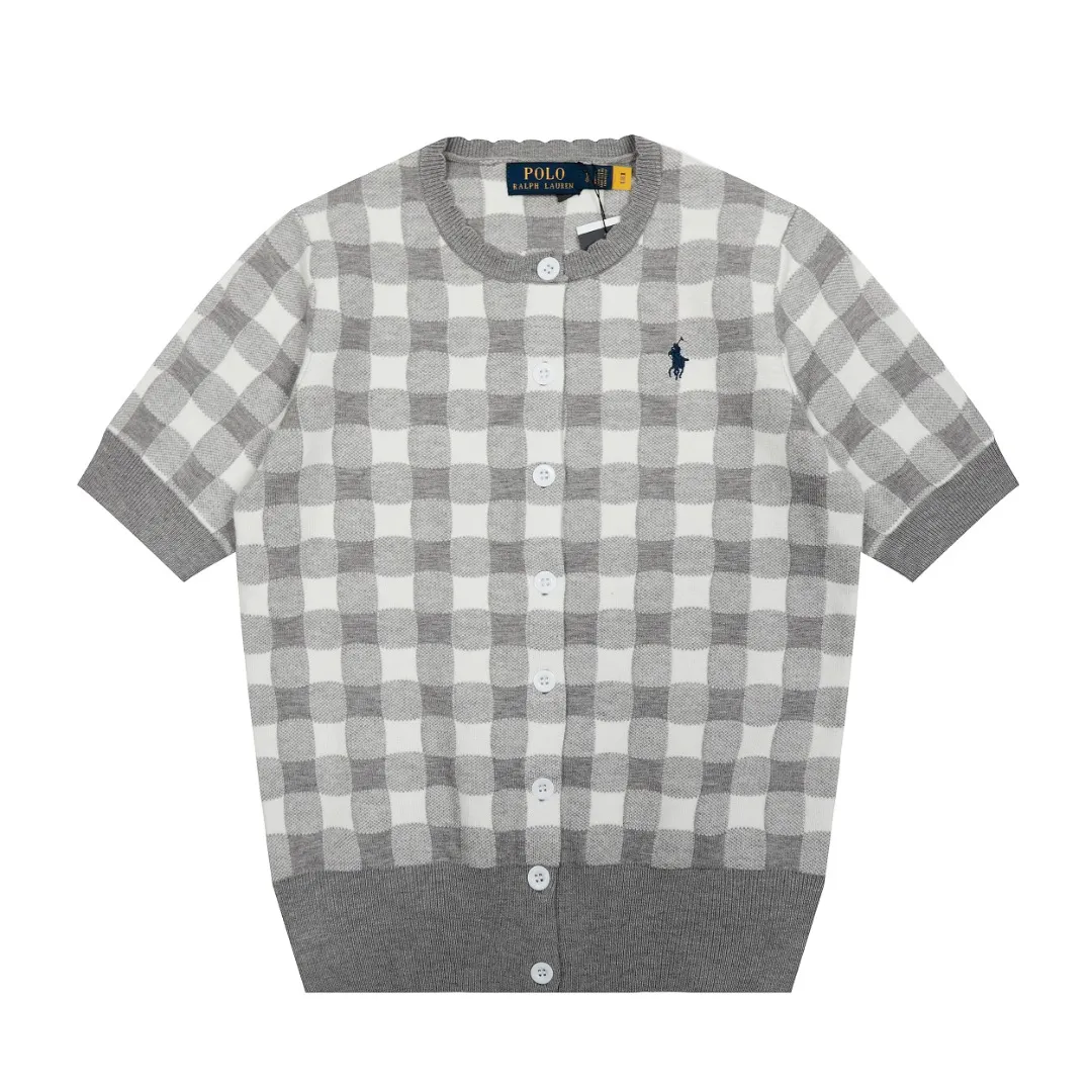 P166 💰 "Top quality" Style number: DS115# (on sale all year round) [Ralph Lauren plaid jacquard basic pony embroidered logo knitted cardigan short-sleeved] ✅Ralph Lauren all-match goddess style plain plaid knitted cardigan short-sleeved for all seasons ✅Main provider of platform live broadcast Wholesale entities ✅ZP quality 1:1 version Scan the code to enter the GF website Counter quality ✅Detailed quality The only one in Guangzhou Imported quality cotton yarn, focusing on high-end, cost-effective, good quality needless to say ✅The version restores the original version, loose, comfortable and stress-free, simple is high-end, classic is eternal, ✅The upper body is simple and easy to match, a must-have for goddess ootd. Good-looking clothes are never picky. A must-have in the goddess' wardrobe. Size: S-L Color: Navy Gray Yellow Pink Light Blue Red